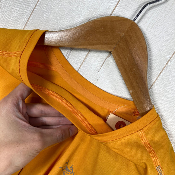 【Men's M オレンジ系】 Arcteryx ( アークテリクス ) モータス SL クルーネック シャツ Motus SL Crew SS Ignite 吸汗速乾 軽量 Phasic FL トリムフィット ポリエステル ウェア トップス インナー シャツ ショ