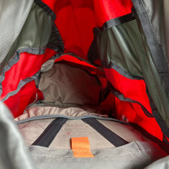 【Men's OneSize レッド系】 Deuter ( ドイター ) アクト ライト 40+10 Act Lite 40+10 Fire-Granite 5510 Vari Quick / Aircontact / 2気室 / ハイドレーション対応 バッグ ストレージ バ