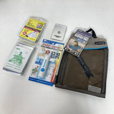【OneSize ブルー系】 Montbell ( モンベル ) ・マイクロネット・シットレックス等 座布団・エマージェンシーシート・マイクロファイバータオル・シグナルミラ－・トイレットペーパーホルダー・ポイズンリムーバー セット 計7点セット バルク販売 卸売り