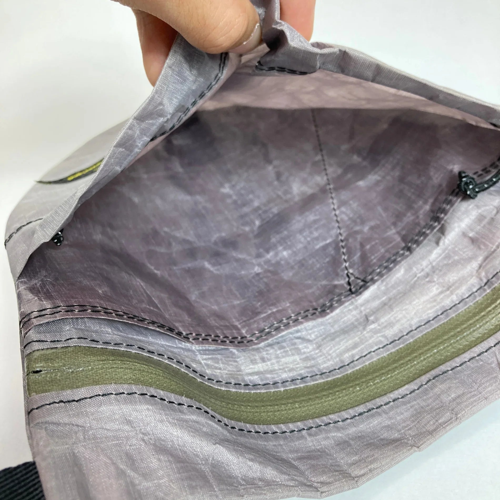 【OneSize グレー系】 Atelier Blue Bottle ( アトリエブルーボトル ) ハイカーズサコッシュ 05DCF Hiker’s SACOCHE-05DCF ライトグレー / LIGHT GRAY 入手困難 ナイロン バッグ ストレージ サコッ - 【公式】2ndGEAR（セカンドギア）Webショップ【登山用品・アウトドア用品専門 買取販売店】