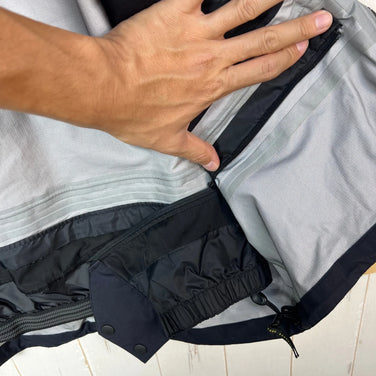 Mountain Hardwear Drystein Jacket, Men's Size M, Black. This nylon outerwear jacket is a hardshell jacket. Product code: z00053559.