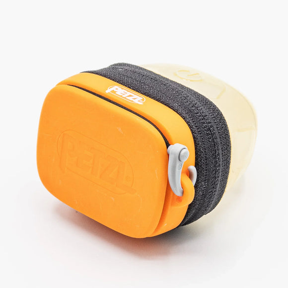 【OneSize オレンジ系】 Petzl ( ペツル ) ノクティライト Noctilight ヘッドランプ用保護ケース ウェア ウェア小物 ヘッドウェア  z00053231   ヘッドウェア ウェア小物 ウェア