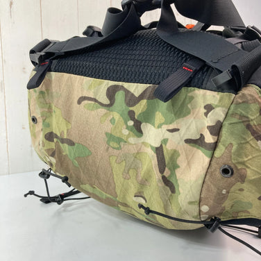 均码绿色 Yamatomichi (Yama to Michi) THREE Multicam 网眼尼龙储物背包，容量 30L-54L，X-Pac (X-Pac) z00054570