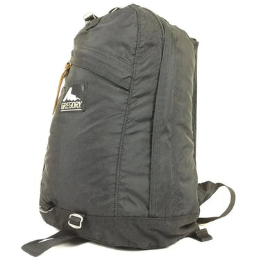 【OneSize ブラック系】 Gregory ( グレゴリー ) クラシック デイパック Classic Daypack シルバータグ アメリカ製 ブラック 入手困難 デイパック 容量【～29L】 バックパック バッグ ストレージ - 【公式】2ndGEAR（セカンドギア）Webショップ【登山用品・アウトドア用品専門 買取販売店】