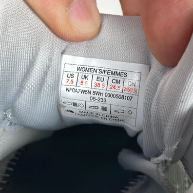 The North Face VECTIV Infinite 2 女款越野跑鞋，24.5cm 码，Tingray x TNF 黑色 (z00054671)