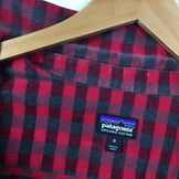 【Men's M レッド系】 Patagonia ( パタゴニア ) ロングスリーブ ピマコットン シャツ Long-Sleeved Pima Cotton Shirt 53837 International Men's DVCR コットン ロングスリーブシャツ - 【公式】2ndGEAR（セカンドギア）Webショップ【登山用品・アウトドア用品専門 買取販売店】