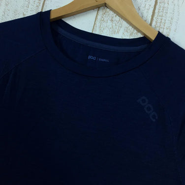 【Men's S ネイビー系】 Poc ( ポック ) ライト メリノ ティー Light Merino Tee Tシャツ メリノウール International Men's Tourmaline Navy ウール ショートスリーブTシャツ クルーネック インナー - 【公式】2ndGEAR（セカンドギア）Webショップ【登山用品・アウトドア用品専門 買取販売店】