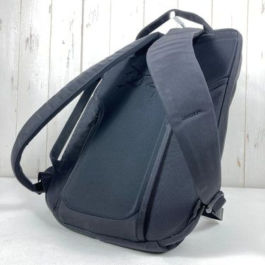 Arcteryx Blade 6 背包（均码，黑色） - 已停产且难以找到的尼龙储物背包/日用背包，容量：最大 29 升 (z00054481)