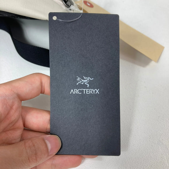 【OneSize アイボリー系】 Arcteryx ( アークテリクス ) グランヴィル クロスボディ バッグ Granville Crossbody Bag Sea Solt ナイロン バッグ ストレージ ウエストバッグ ヒップパック z00057410 Sea S
