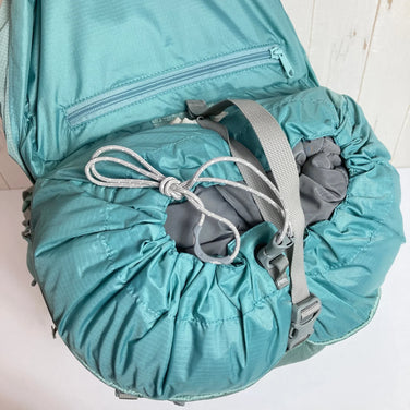 Montbell Cha-Cha Pack 30 女款，浅蓝色，均码，蓝色。这款轻质尼龙收纳背包容量为 30 升至 54 升。（产品编号：z00053012）