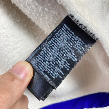 The North Face Denali 2 Jacket, Men's, Small, Blue. Discontinued and Hard to Find. Made to European and American standards. Polyester fleece outerwear. (z000539)