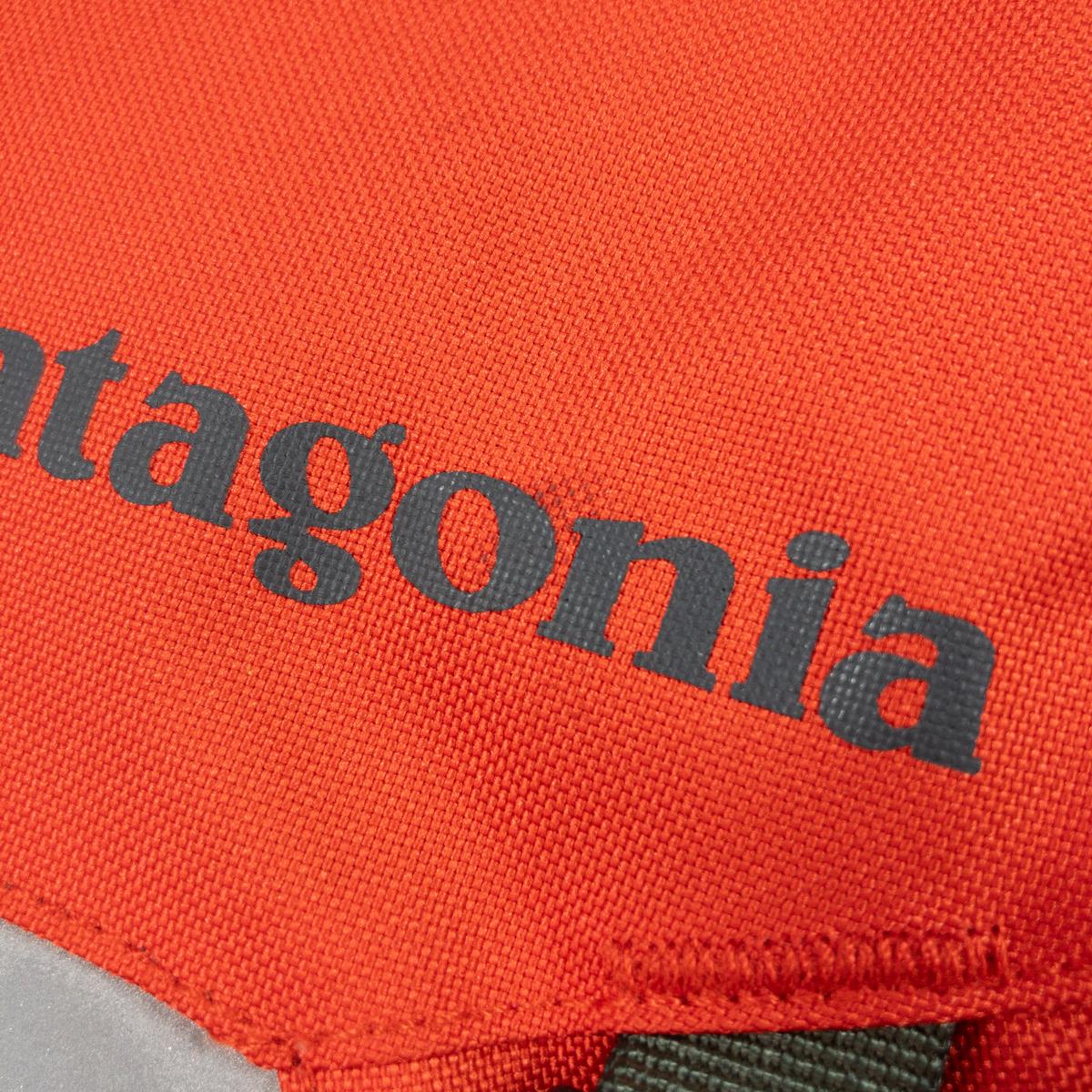 [One Size Red] Patagonia Mini Mass 12L Messenger Bag Courier Bag Shoulder Bag Discontinued Model Hard to Find 48267 CCRL Catalan Coral Shoulder Bag