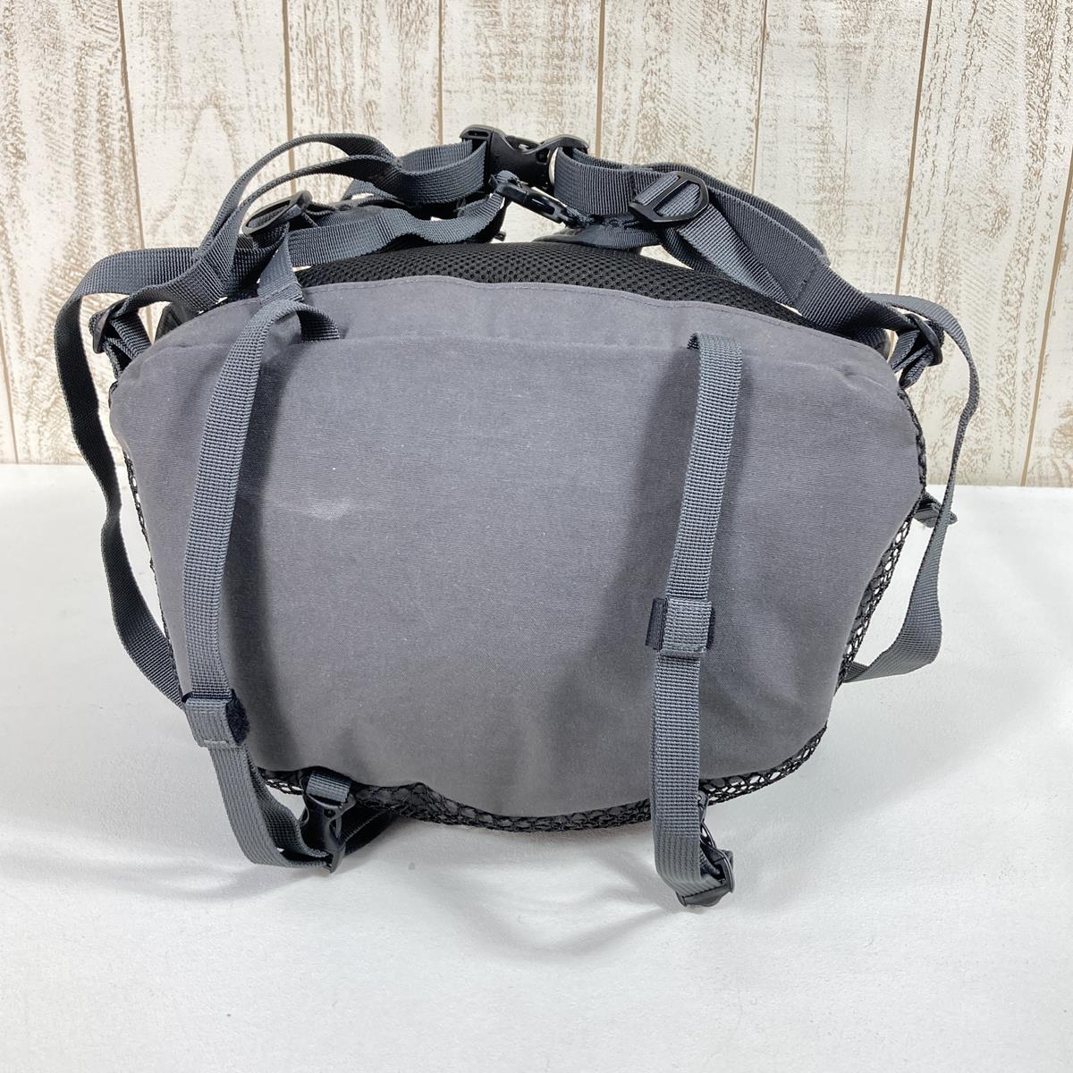 【OneSize グレー系】 And Wander ( アンドワンダー ) ペ/コ 20L デイパック Pe/Co 20L Daypack バックパック 574-3975008 Grey デイパック 容量【～29L】 バックパック バッグ ストレージ