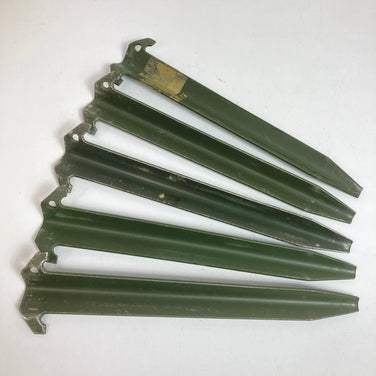 【30cm グリーン系】 US Army（アメリカ軍） テント用アルミペグ 5本セット キャンピングギア ペグ ステーク z00053045  ペグ ステーク キャンピングギア