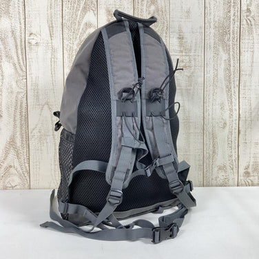 【OneSize グレー系】 And Wander ( アンドワンダー ) ペ/コ 20L デイパック Pe/Co 20L Daypack バックパック 574-3975008 Grey デイパック 容量【～29L】 バックパック バッグ ストレージ - 【公式】2ndGEAR（セカンドギア）Webショップ【登山用品・アウトドア用品専門 買取販売店】