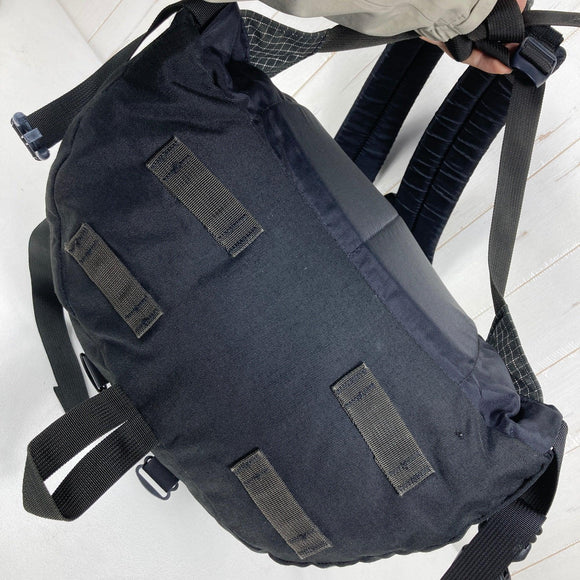 【OneSize ブラック系】 1997 Gregory ( グレゴリー ) クラシック デイパック 26L Classic Daypack 26L Spectra Nylon 銀タグ 旧タグ 入手困難 ナイロン バッグ ストレージ バックパック 容量【30L～54
