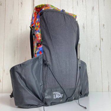 【S レッド系】 LiteAF（ライトエーエフ） プリンテッド ダイニーマ 20L カーブ フレームレス PRINTED DYNEEMA 20L CURVE FRAMELESS GROOVY BLOOMS バッグ ストレージ バックパック デイパック - 【公式】2ndGEAR（セカンドギア）Webショップ【登山用品・アウトドア用品専門 買取販売店】