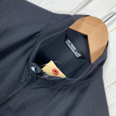 Arcteryx 男士 Squamish 夹克，L 码，黑色。尼龙防风外套上衣（z00054008）。