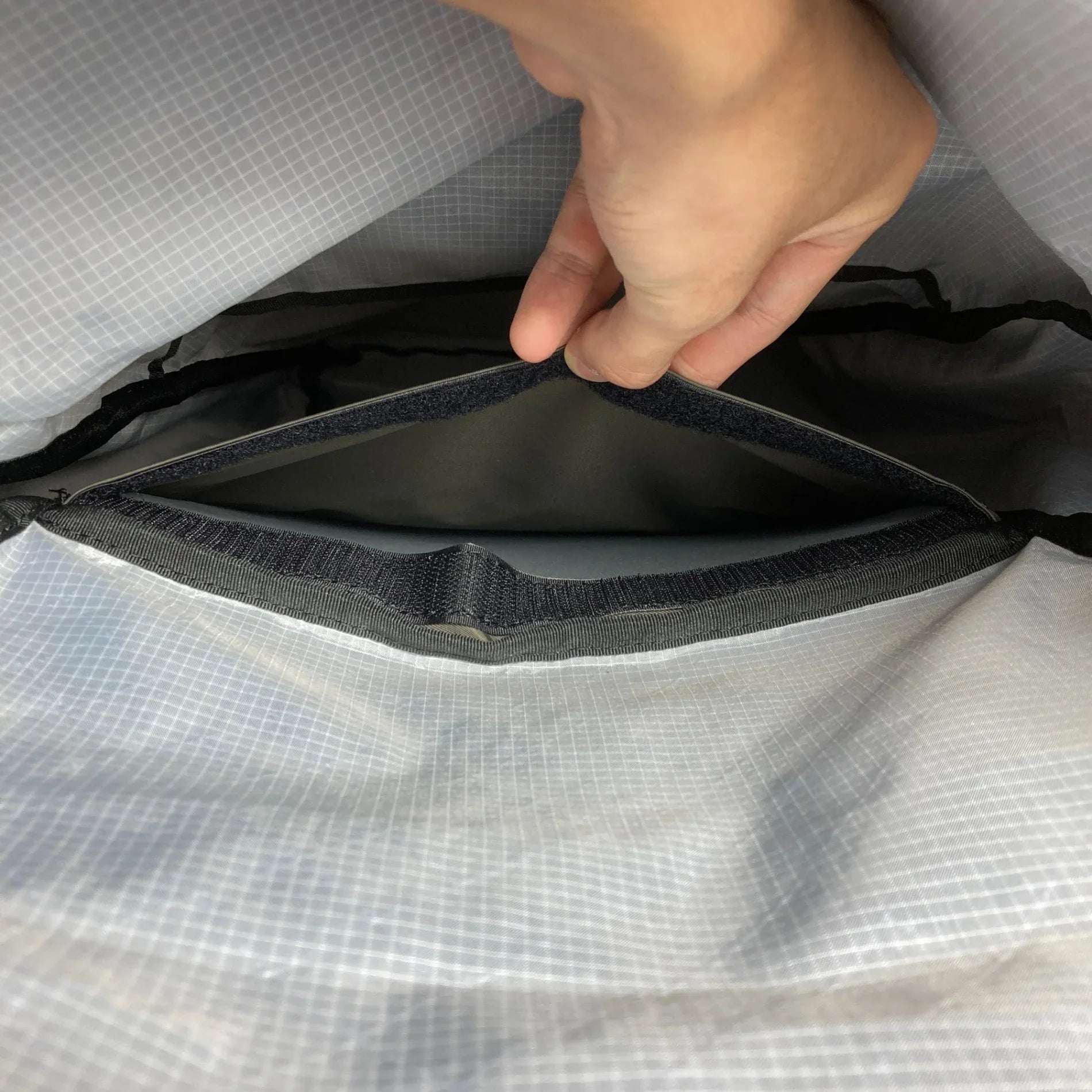 【OneSize ブラック系】 Okara ( オカラ ) ミッテン mitten ナイロン バッグ ストレージ バックパック 容量【30L～54L】 ECO PAK EPX200 ( エコパック EPX200 ) z00052132 容量【30L～54L】 バッ - 【公式】2ndGEAR（セカンドギア）Webショップ【登山用品・アウトドア用品専門 買取販売店】