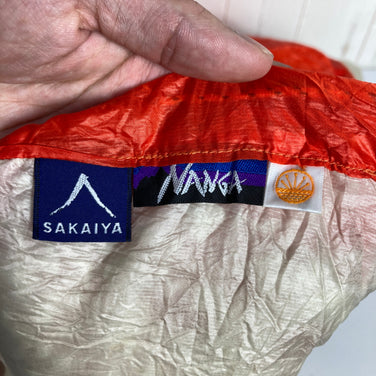 【Unisex OneSize ホワイト系】 Nanga ( ナンガ ) エレファント フット スリーピング バッグ 100 Elephant Foot Sleeping Bag 100 プラチナ / オレンジ さかいや コラボ ダウン スリーピングシステム 寝袋 ダウンシュラフ