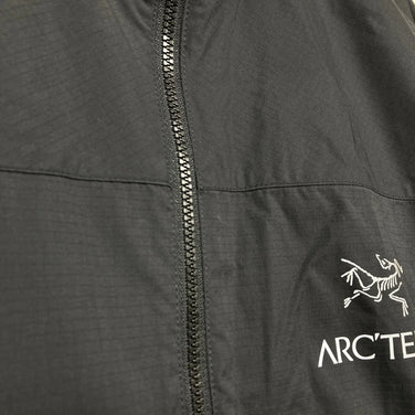 Arcteryx 男士 Squamish 夹克，L 码，黑色。尼龙防风外套上衣（z00054008）。