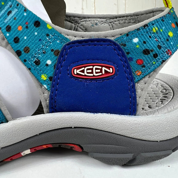 【Unisex 27.0cm ブルー系】 Keen ( キーン ) NEW PORT RETRO × FUJI ROCK FESTIVAL 2023（フジロック）コラボモデル サンダル 1028138 MULTI/SURF THE WEB z00055281 MULTI/SU