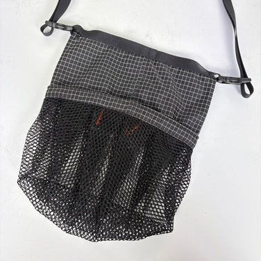 【OneSize ブラック系】 Light Sewing Machine ( ライトソーイングマシン ) ザ フューチャー The Future  ブラック（ブラックストラップ） z00057429 ブラック（ブラックストラップ） サコッシュポーチ バッグ ストレー