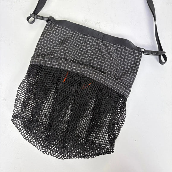 【OneSize ブラック系】 Light Sewing Machine ( ライトソーイングマシン ) ザ フューチャー The Future  ブラック（ブラックストラップ） z00057429 ブラック（ブラックストラップ） サコッシュポーチ バッグ ストレー