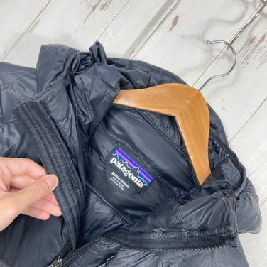 【Men's M ブラック系】 2019 Patagonia ( パタゴニア ) マクロ パフ フーディ Macro Puff Hoody 生産終了モデル 入手困難 化繊ダウン ウェア トップス アウター ジャケット 化繊インサレーション z00059247  化繊