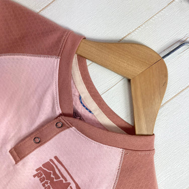 【Baby's 4T ピンク系】 2020 Patagonia ( パタゴニア ) キャプリーン ミッドウェイト ヘンリー Capilene Midweight Henley FRRS ポリエステル ウェア トップス インナー シャツ ロングスリーブTシャツ クルーネ