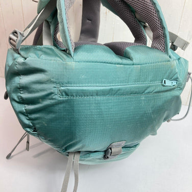 Montbell Cha-Cha Pack 30 女款，浅蓝色，均码，蓝色。这款轻质尼龙收纳背包容量为 30 升至 54 升。（产品编号：z00053012）