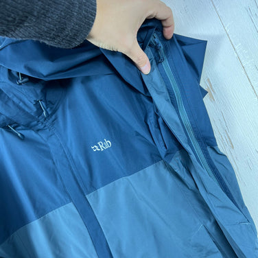 【Women's L ブルー系】 Rab ( ラブ ) ダウンポア エコ ジャケット Downpour Eco Jacket QWG-82 TEMPEST BLUE/ORION BLUE z00056115 TEMPEST BLUE/ORION BLUE レインシェル
