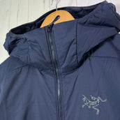 【Men's XS ネイビー系】 Arcteryx ( アークテリクス ) アトム フーディ Atom Hoody 化繊ダウン ウェア トップス アウター ジャケット 化繊インサレーション z00055409  化繊インサレーション アウター ジャケット トップス ウ