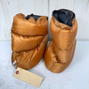 【OneSize オレンジ系】 Nanga ( ナンガ ) × ハイランドデザイン（High Land Designs）ダウン ソックス Down Socks ハイカーズデポ別注 コラボモデル ダウン フットウェア テントシューズ z00059159  テントシュー