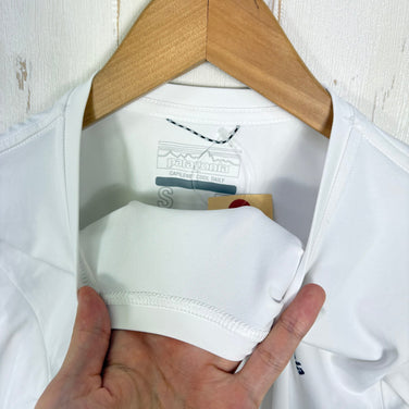 【Women's S ホワイト系】 2021 Patagonia ( パタゴニア ) キャプリーン クール デイリー グラフィック シャツ Capilene Cool Daily Graphic Shirt BOLW / Boardshort Logo: White 吸