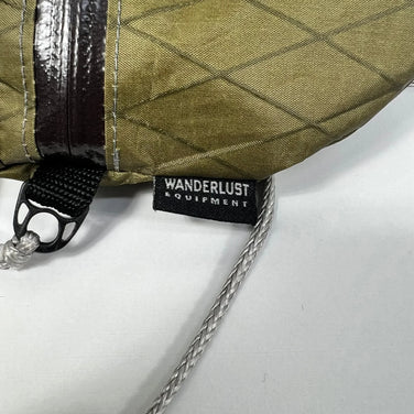 均码 Green Wanderlust Equipment Kampala 背包，橄榄色和棕色，YAMAP 独家尼龙储物袋/Sacoche 袋 (z00053600)