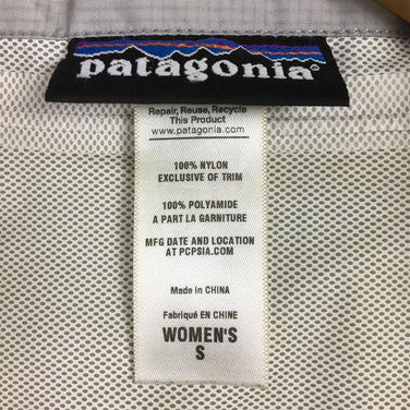 【Women's S グレー系】 Patagonia ( パタゴニア ) トレントシェル トレンチ コート Torrentshell Trench Coat H2No 2.5L レインシェル ジャケット フーディ 27195 International Women's - 【公式】2ndGEAR（セカンドギア）Webショップ【登山用品・アウトドア用品専門 買取販売店】