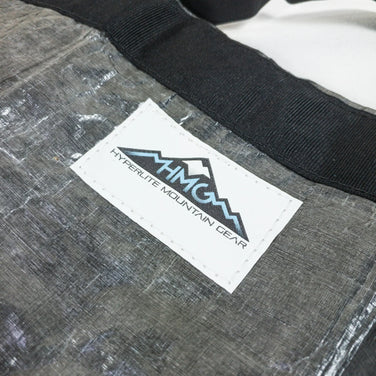 【OneSize グレー系】 c2010 Hyperlite Mountain Gear Hmg ( ハイパーライトマウンテンギア ) トレイル トート Trail Tote 生産終了モデル 入手困難 旧タグ バッグ ストレージ トートバッグ DCF ( ダイニー - 【公式】2ndGEAR（セカンドギア）Webショップ【登山用品・アウトドア用品専門 買取販売店】