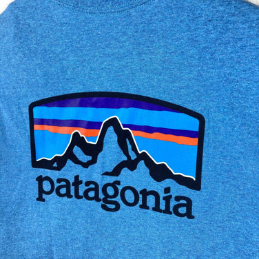 【Men's XS ブルー系】 Patagonia ( パタゴニア ) フィッツロイ ホライゾンズ レスポンシビリティー Fitz Roy Horizons Responsibili-Tee Tシャツ リサイクルコットン 38501 International Me - 【公式】2ndGEAR（セカンドギア）Webショップ【登山用品・アウトドア用品専門 買取販売店】