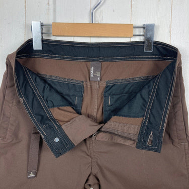 男士小号棕色 Prana 七分工装裤，已停产款式，很难找到。尼龙软壳短裤 (z00054297)。