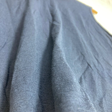 Men's Medium Navy Yamatomichi 100% Light Merino Sleeveless Shirt. Made from merino wool, this sleeveless shirt can be worn as an inner layer or as a tank top.