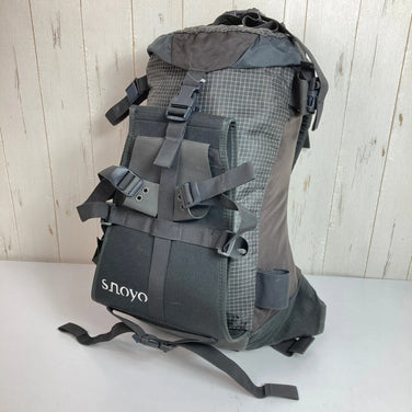 均码，黑色 Arcteryx Snoyo 2000（已停产，难觅踪影）。加拿大制造。收纳背包。容量：30升-54升。产品编号：z00052922。