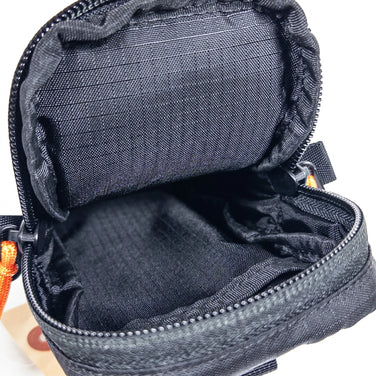 一种尺寸的 Black Ridge Mountain Gear Chest Increase，一个很难找到的带有外部储物袋的尼龙包（z00053280）。