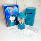 【OneSize ブルー系】 Coleman ( コールマン ) ◆シーズンズ ランタン 2011 Seasons Lantern 2011 ガソリンランタン アメリカ製 コールマン2011年限定ランタン 2000006601 ランタン ライティングギア - 【公式】2ndGEAR（セカンドギア）Webショップ【登山用品・アウトドア用品専門 買取販売店】