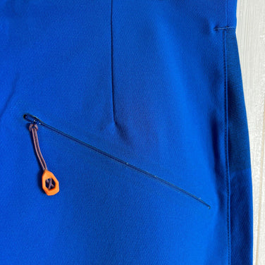 男士 Eiger Eisfeld Light SO 长裤，46 码，蓝色。这款尼龙软壳长裤是冬季下装的理想之选。产品代码：z00054161。