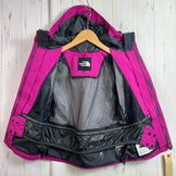 The North Face Scoop Jacket, size 120, purple, kids' size. This nylon hardshell jacket is a perfect outerwear top. Product code: z00054219.