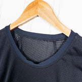 Finetrack Dry Layer 基础款T恤，男款L码，黑色。涤纶短袖圆领T恤，合成纤维材质。这款短袖T恤非常适合日常穿着。