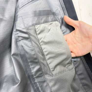 【Women's S ブラック系】 Houdini ( フーディニ ) ウィメンズ ワン パーカー W's One Parka 608514 TRUE BLACK z00055979 TRUE BLACK 化繊インサレーション アウター ジャケット トップス ウェア