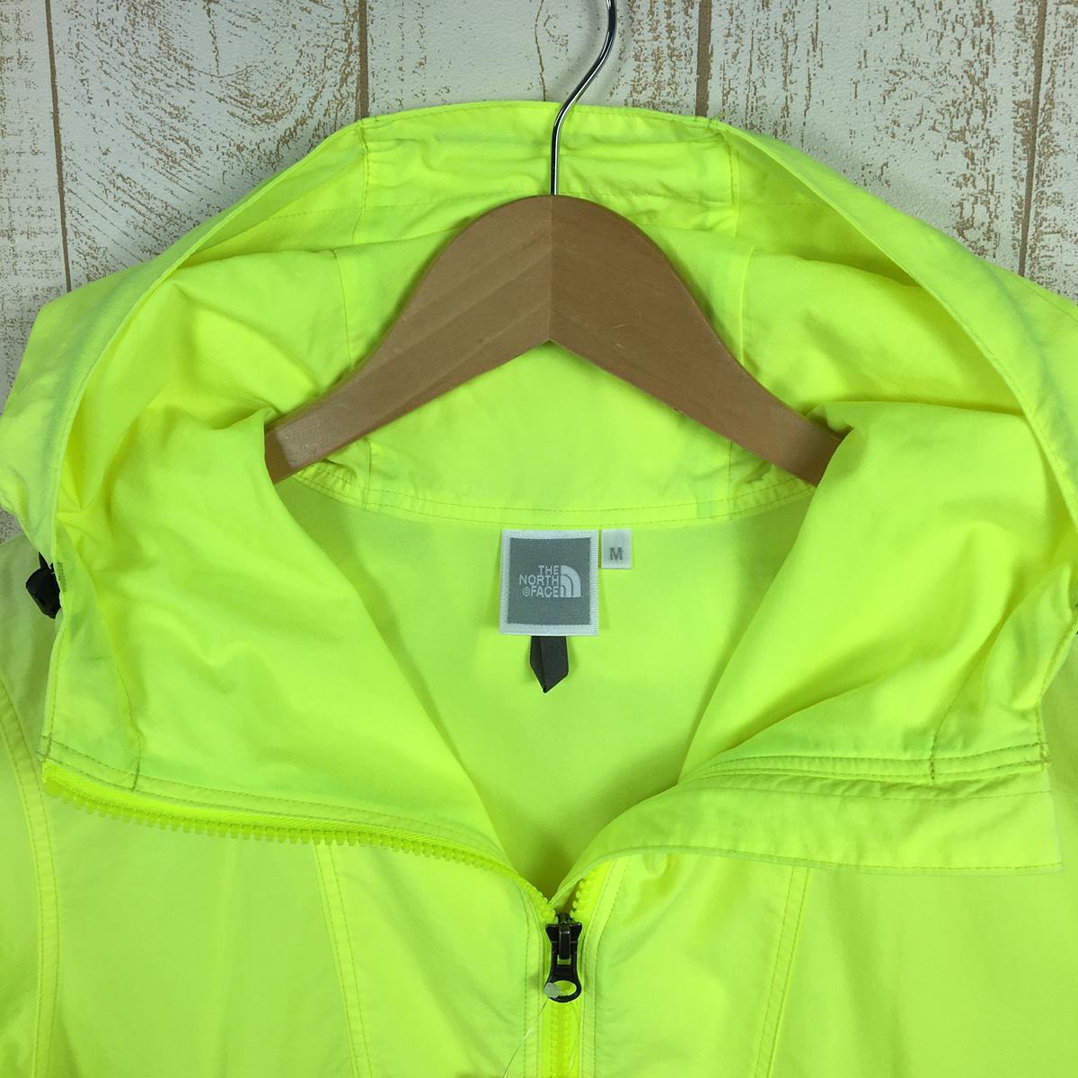 【Women's M グリーン系】 The North Face ( ザ・ノースフェイス ) コンパクト ジャケット Compact Jacket ウィンドシェル フーディ NPW21430 Asian Women's Neon Green ウィンドシェル アウター ジ