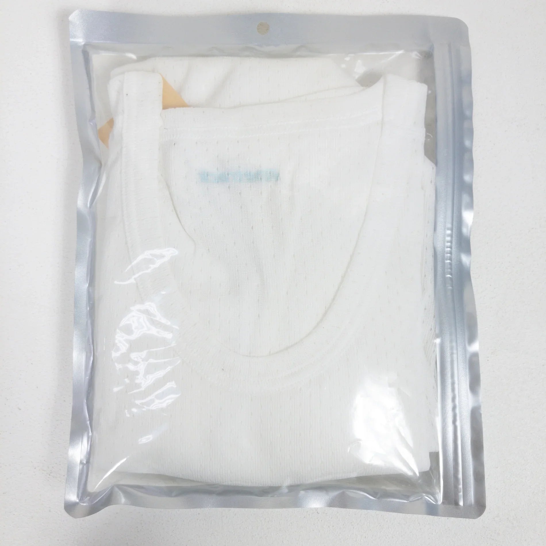 【Men's L ホワイト系】 Finetrack ( ファイントラック ) スキンメッシュティー ポリエステル ウェア トップス インナー シャツ ショートスリーブTシャツ クルーネック 化繊 z00051689 化繊 ショートスリーブTシャツ クルーネック イ - 【公式】2ndGEAR（セカンドギア）Webショップ【登山用品・アウトドア用品専門 買取販売店】